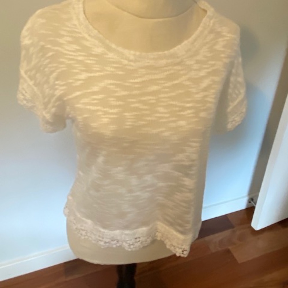 kenzie NWT Creme top with crocheted lace trim